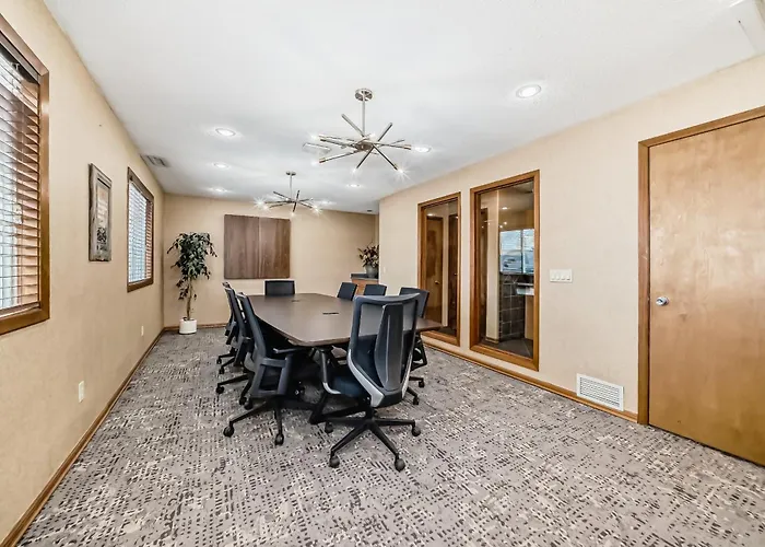 Stony Plain Inn & Suites